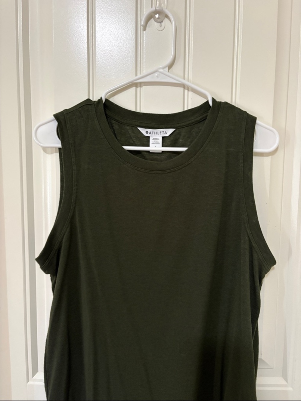 Athleta Women's Olive Green Sleeveless Tank - Picture 2 of 10